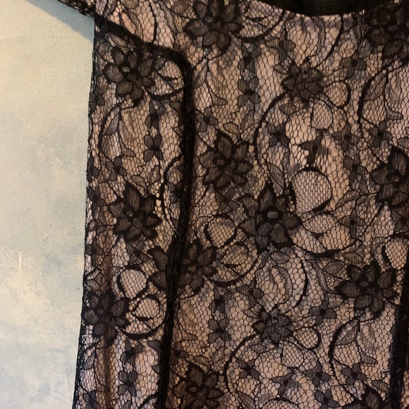 Alice + Olivia Floral Lace Dress - Picture 4 of 11